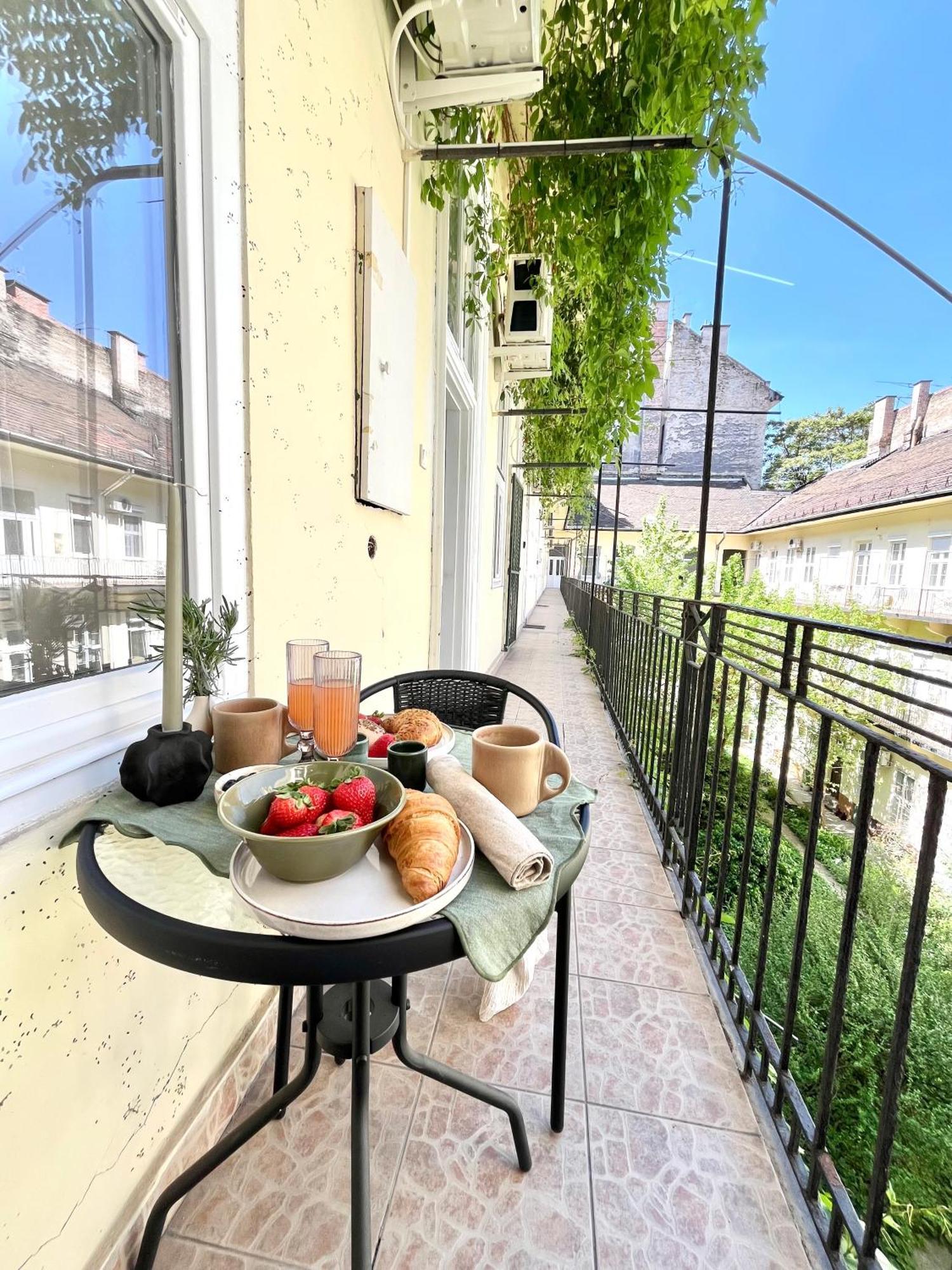 Oasis Apartment On The Broadway With Ac 布达佩斯 外观 照片